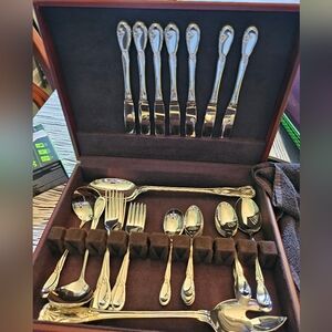 Oneida Deluxe silver plated Stainless Calla Lily  41 Total NEVER USED VINTAGE